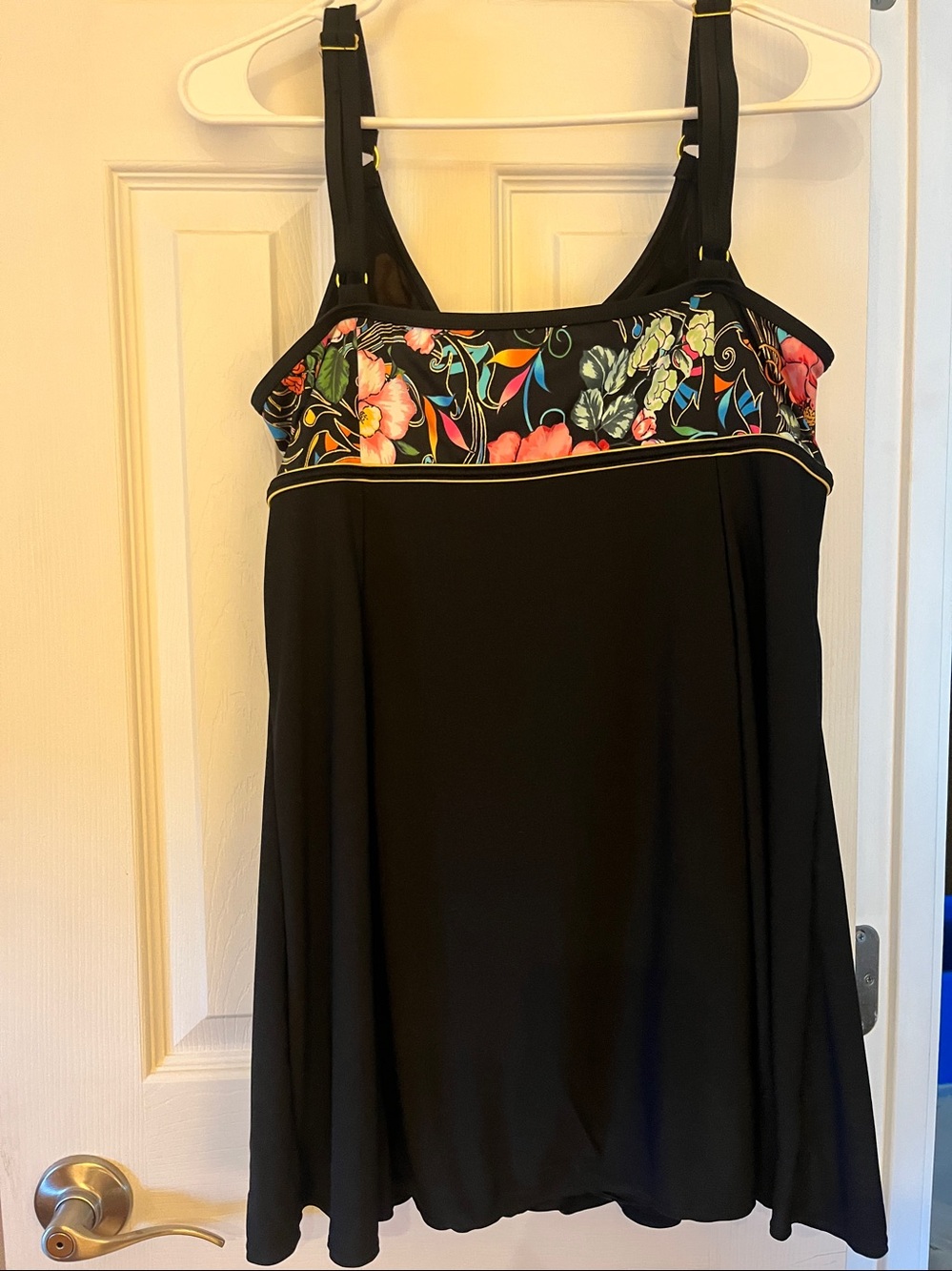 LONGITUDE Black Floral Swim Dress
Women’s size 18 - Picture 5 of 9